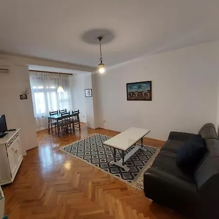 Apartment Dado